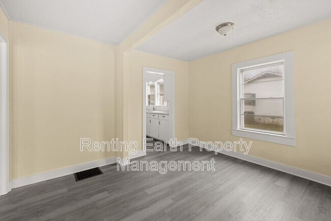 Building Photo - 2419 Circle Dr