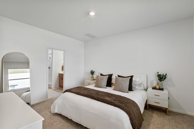 Building Photo - 615 Backstays Lp