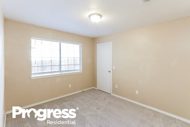Building Photo - 5321 Greenbrook Dr