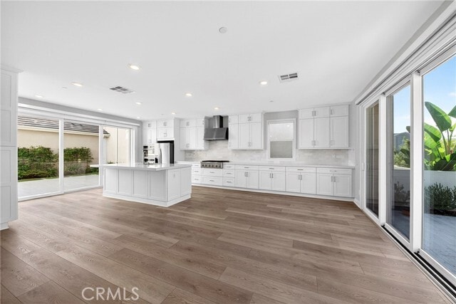 Building Photo - 346 Chorus