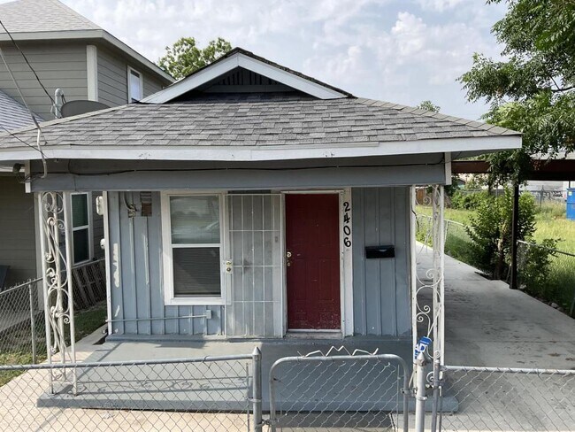 Primary Photo - 2406 Guadalupe St
