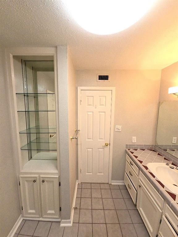 Building Photo - 12702 Ravensway Dr
