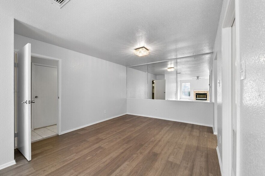 Building Photo - 6500 Sands Point Dr