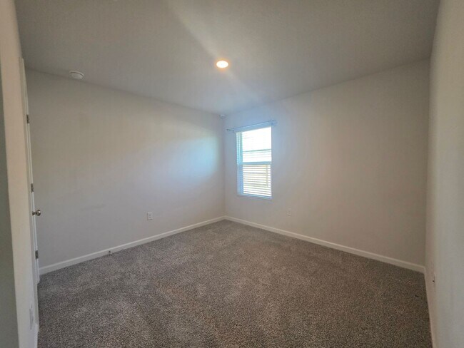 Building Photo - Nearly New 4BR/2BA home close to I10 with energy savings built in