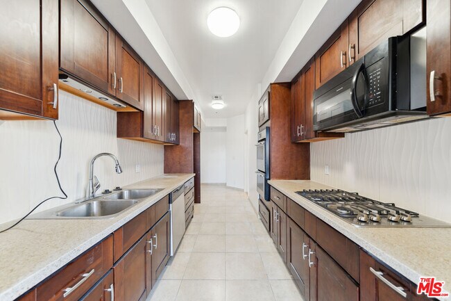 Building Photo - 1508 Greenfield Ave
