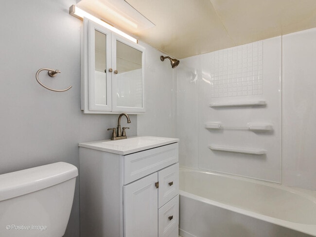 Building Photo - 7225 E Prairie Rd