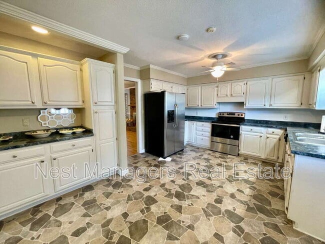 Building Photo - 2514 Dartmouth Dr