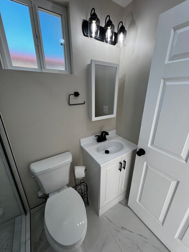 Building Photo - Brand New Three Bedroom and One Bath ADU House for Rent in Pico Rivera