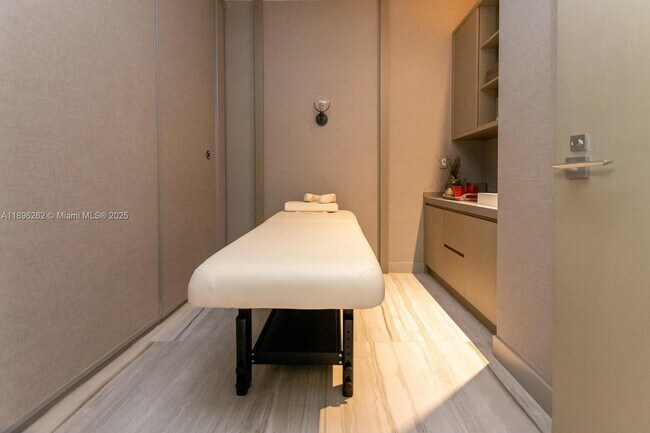 Building Photo - 4010 S Ocean Dr