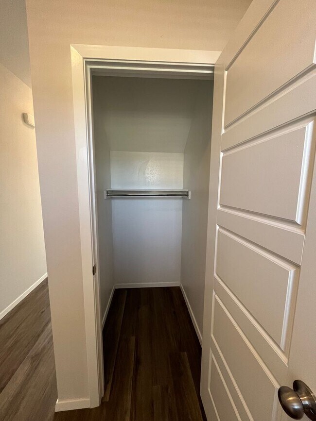 Building Photo - *Pre-leasing* Three Bedroom | Two and a Half Bathroom Home in Farmington