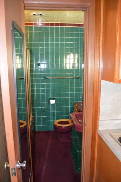 Building Photo - 4826 W Old Lincoln Way