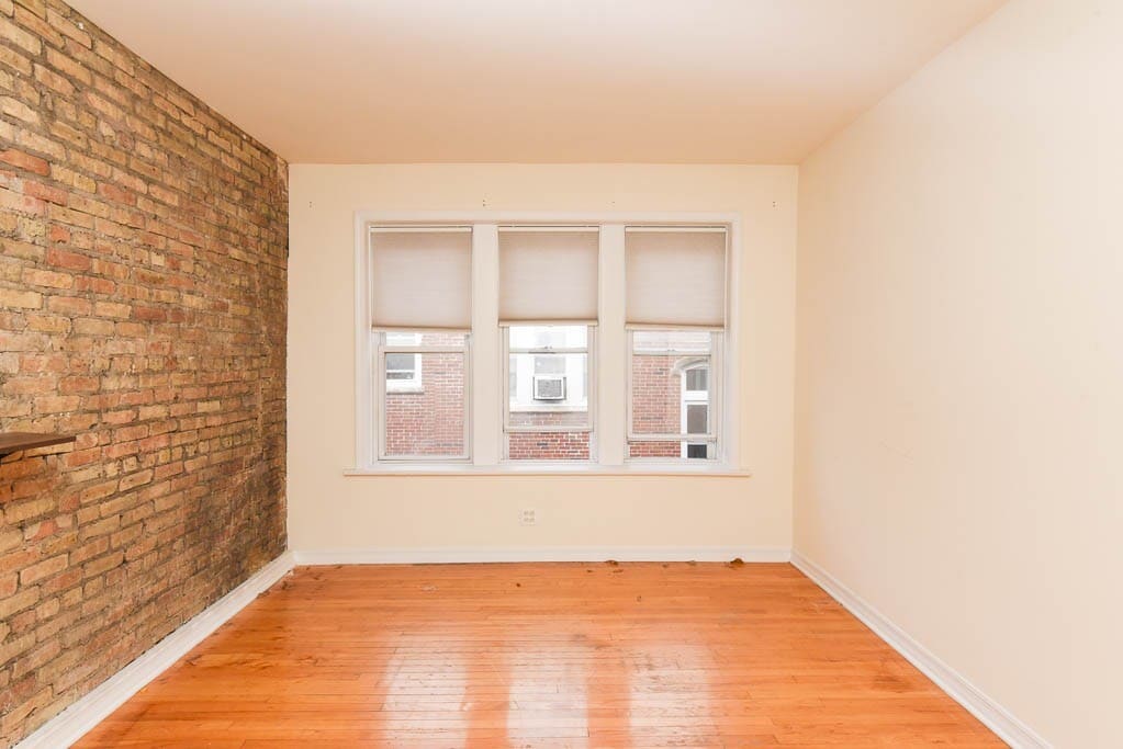 Building Photo - 3038 W Wellington Ave