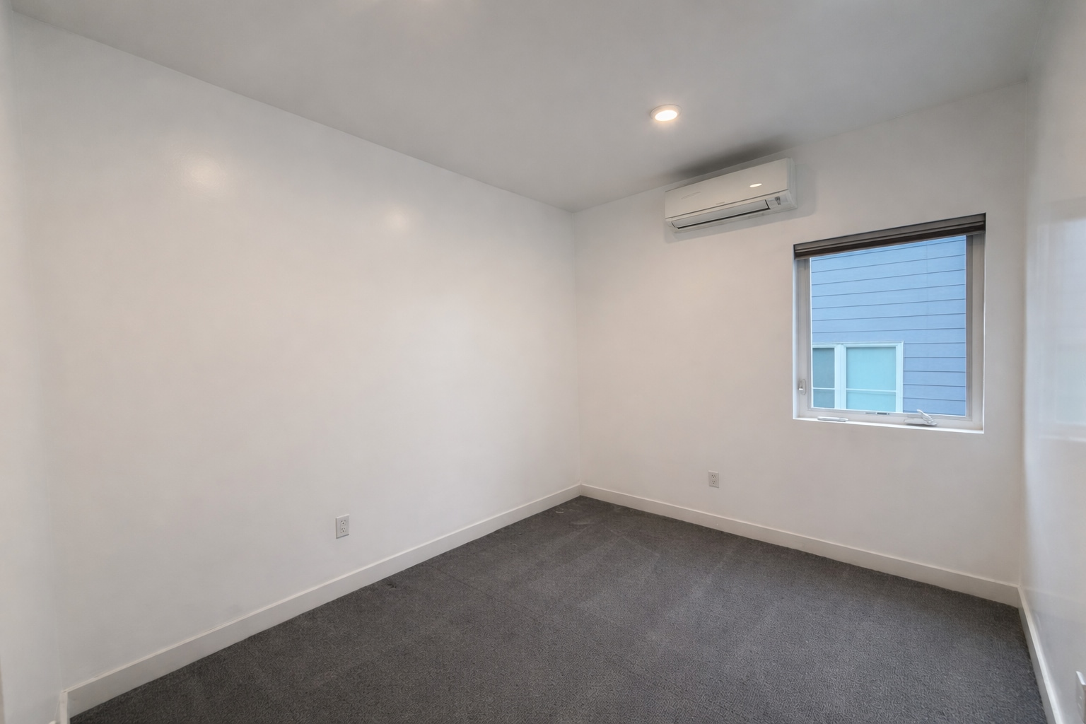 Comfortable bedroom with individual climate control (dual-zone AC) - 1733 NW 63rd St