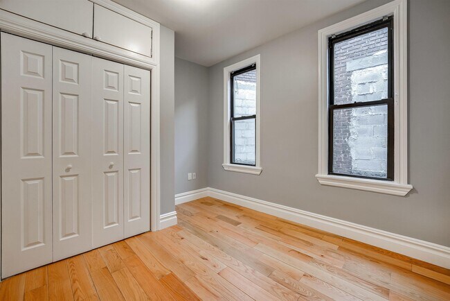 Building Photo - 532 38th St