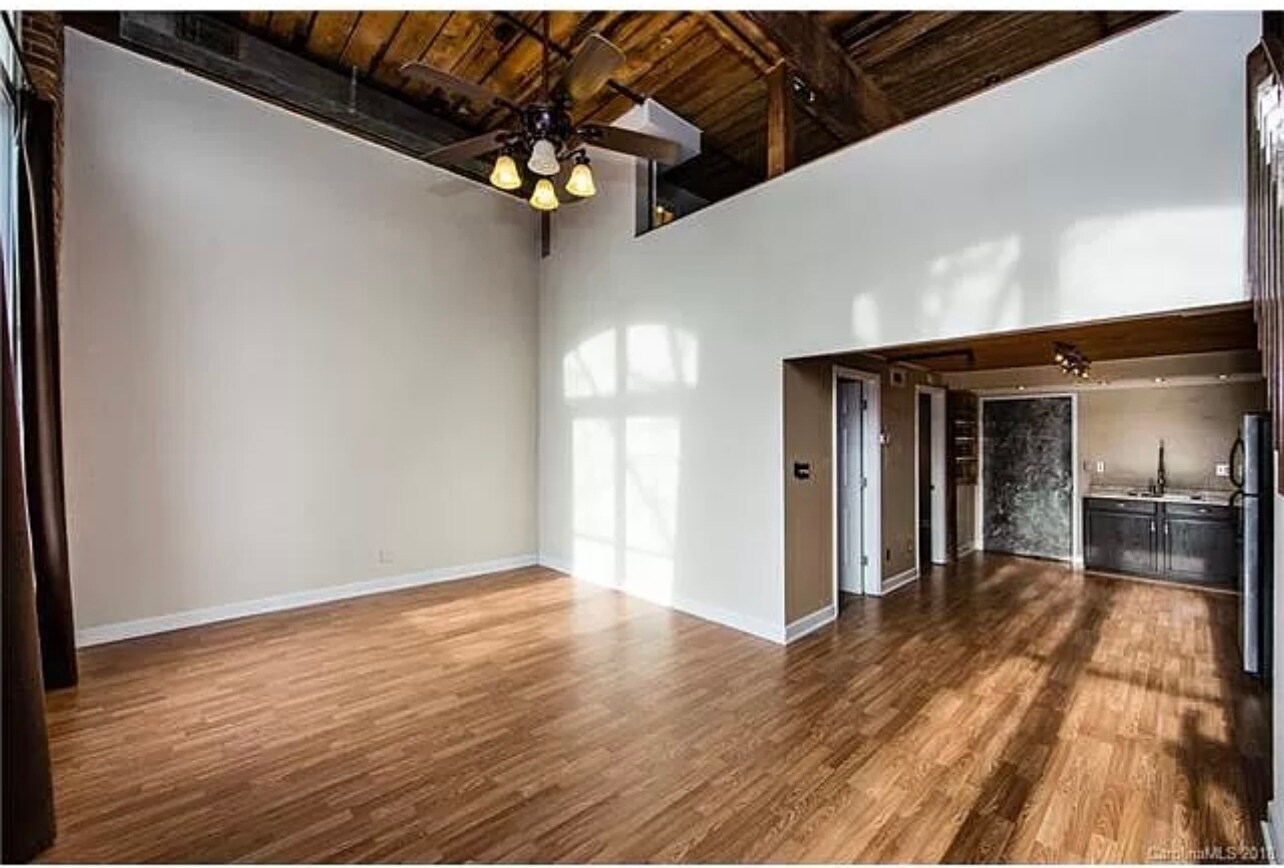 Building Photo - 201 S Hoskins Rd