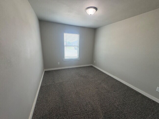 Building Photo - * MOVE IN SPECIAL * Beautiful 4 Bedroom 2 Bath Home in Wollforth!