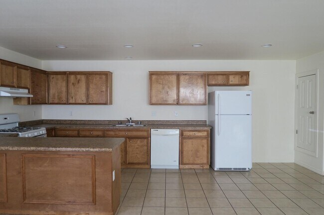 Building Photo - 2413 Tremont Ave