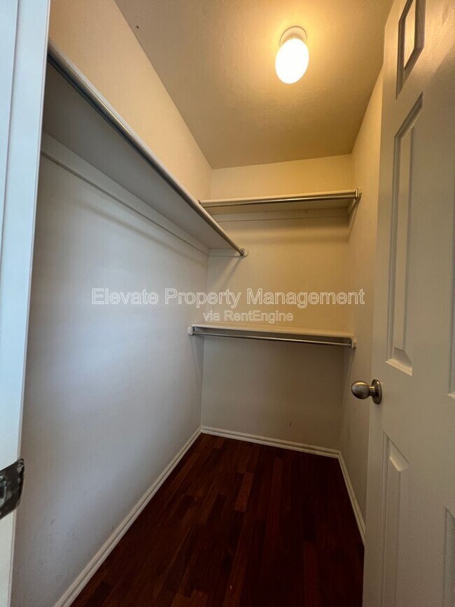 Building Photo - 1709 Del Simmons Dr