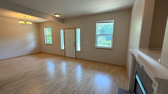 Building Photo - Beautifully Updated 3 Bedroom + Loft Home with New A/C