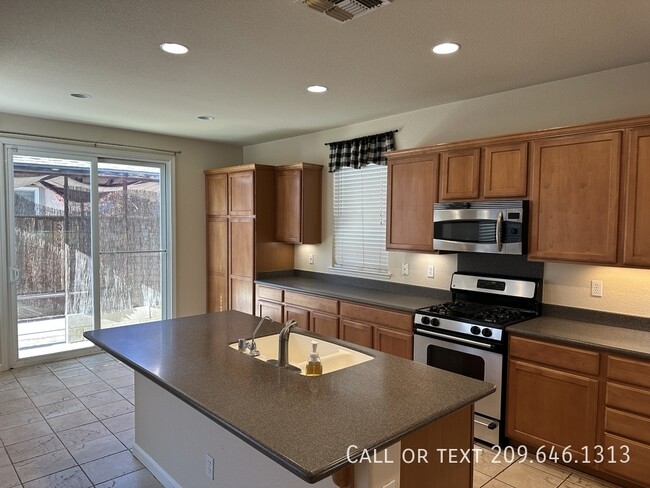 Building Photo - 274 Finchwood Dr