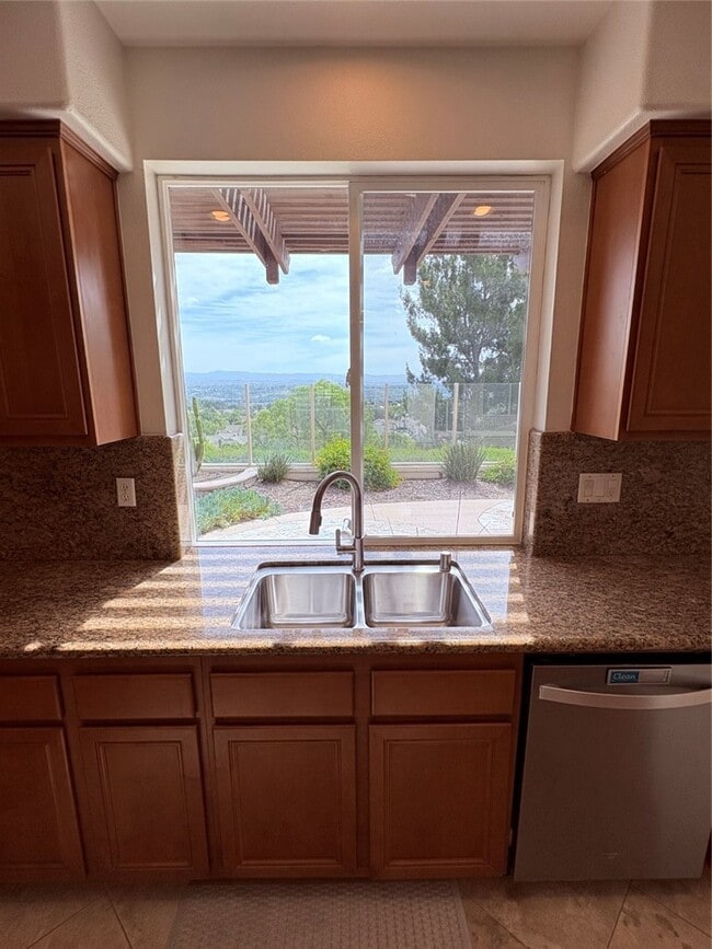 Building Photo - 24 Country Walk Dr