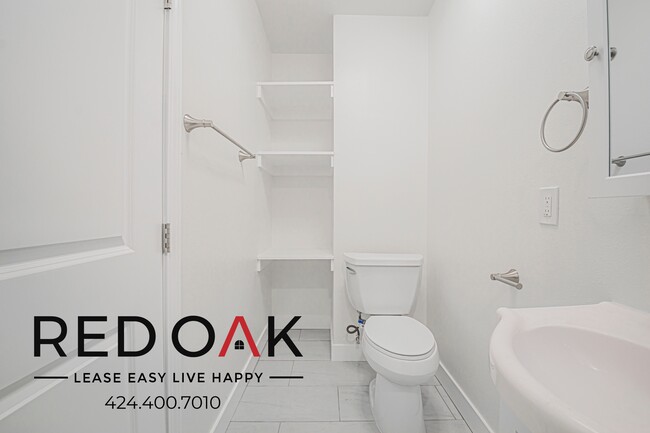 Building Photo - 1611 Oak St