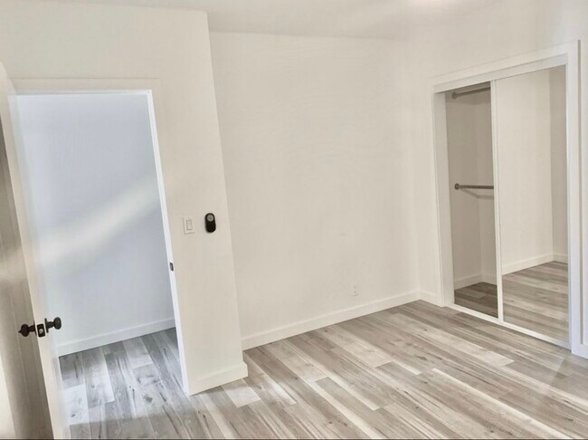 Building Photo - 7411 Willoughby Ave