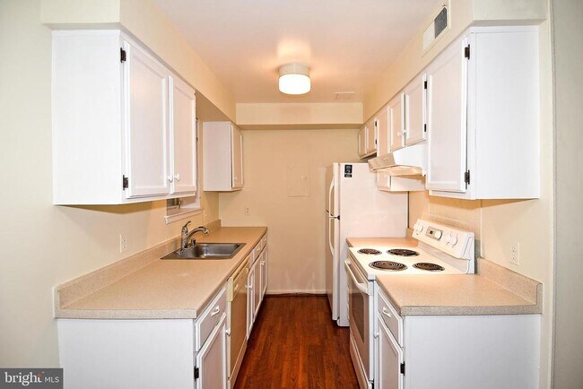 Building Photo - 4655 28th Rd S