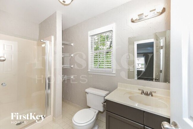 Building Photo - 1600 Brookview Cove