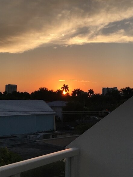 Building Photo - 1650 Brickell Ave