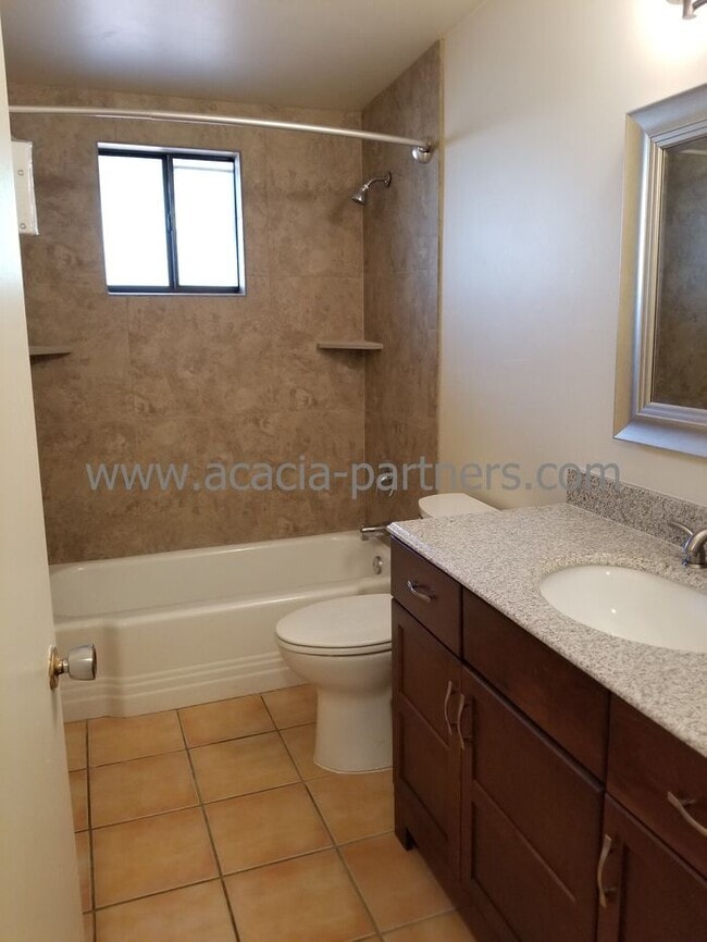 Building Photo - Central Two Bedroom/One Bath