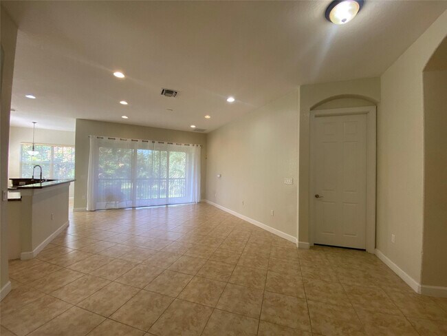 Building Photo - 8203 NW 128th Ln