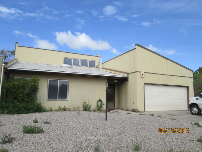 Building Photo - Large 2BR 2 bath 1800SF townhouse Rio Rancho