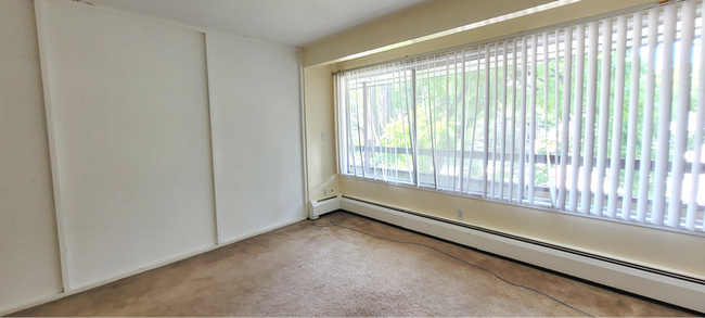 Building Photo - Large Two Bedroom Apartment on the corner of Washtenaw and Ballard