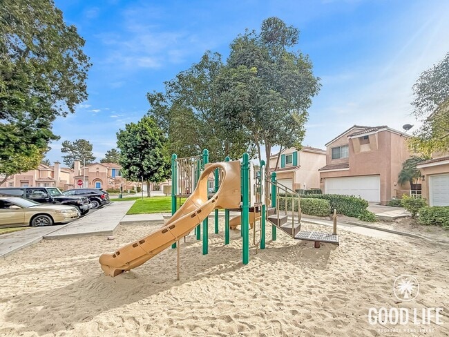 Building Photo - Spacious 3bd/3ba Located in Miramar Ranch North!