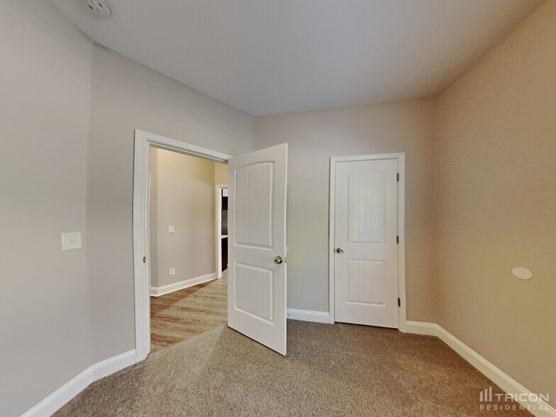 Building Photo - 402 Cranbrooke Dr