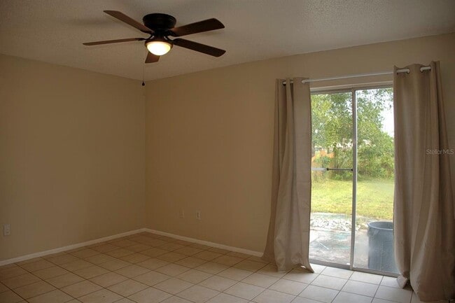 Building Photo - 6003 Oleander Dr