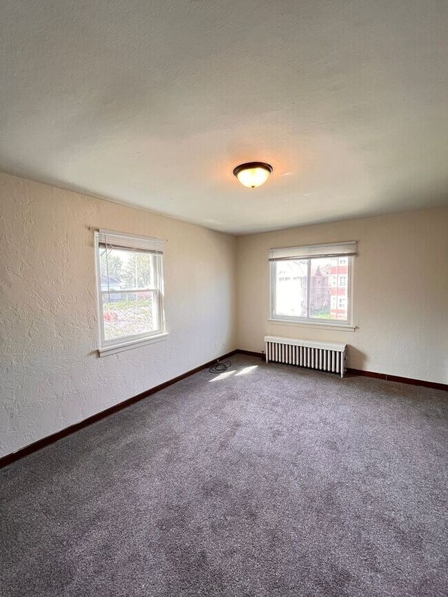 Building Photo - Cozy 1-Bedroom Apartment - Prime Location ...