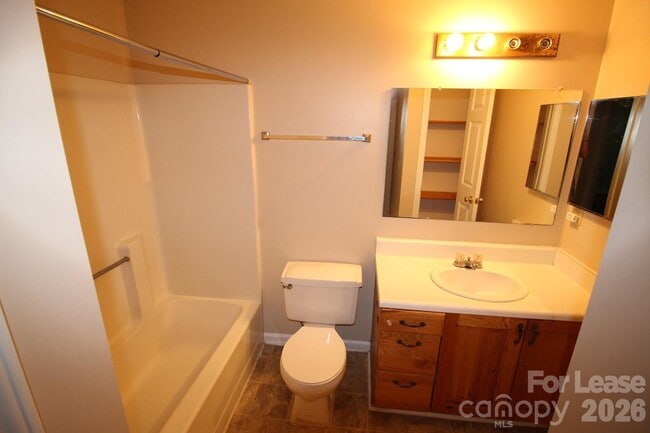 Building Photo - 72 Windwood Dr