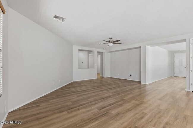 Building Photo - 18391 W Stinson Dr