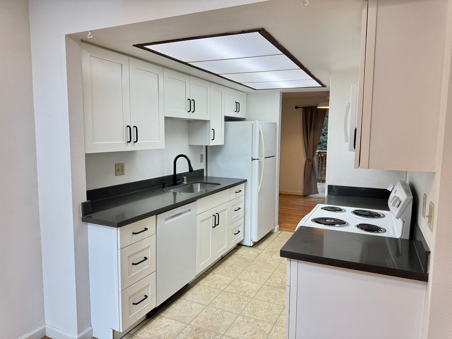 Building Photo - AK Duplex