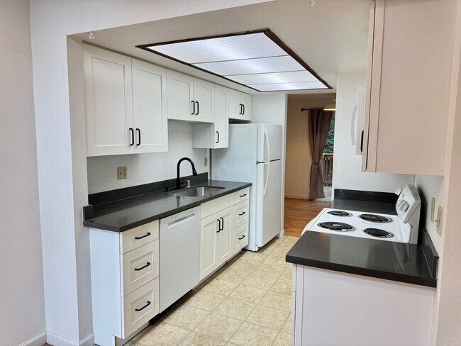 Building Photo - AK Duplex