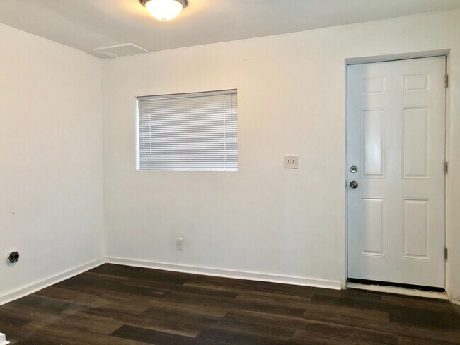 Building Photo - 2504 N Calvert St