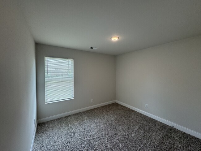 Building Photo - 103 Woodsbrook Pl SW