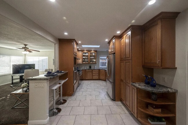 Building Photo - 1915 Washington St