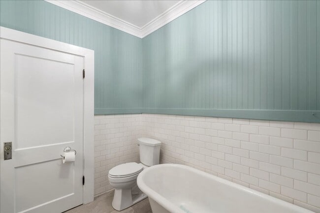 Building Photo - Fully Furnished 2-Bedroom + Loft & Serene ...
