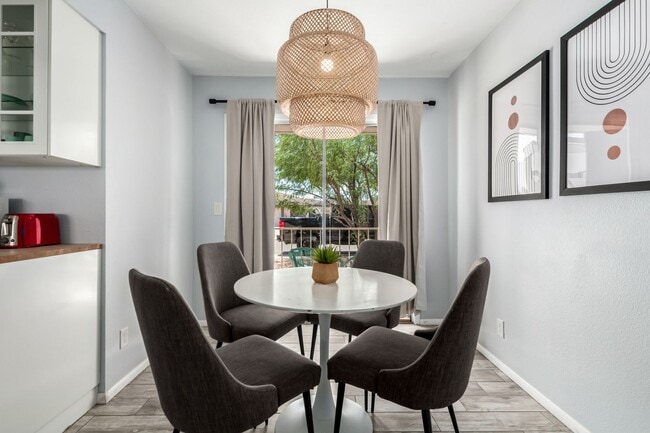 Building Photo - Scottsdale Condo