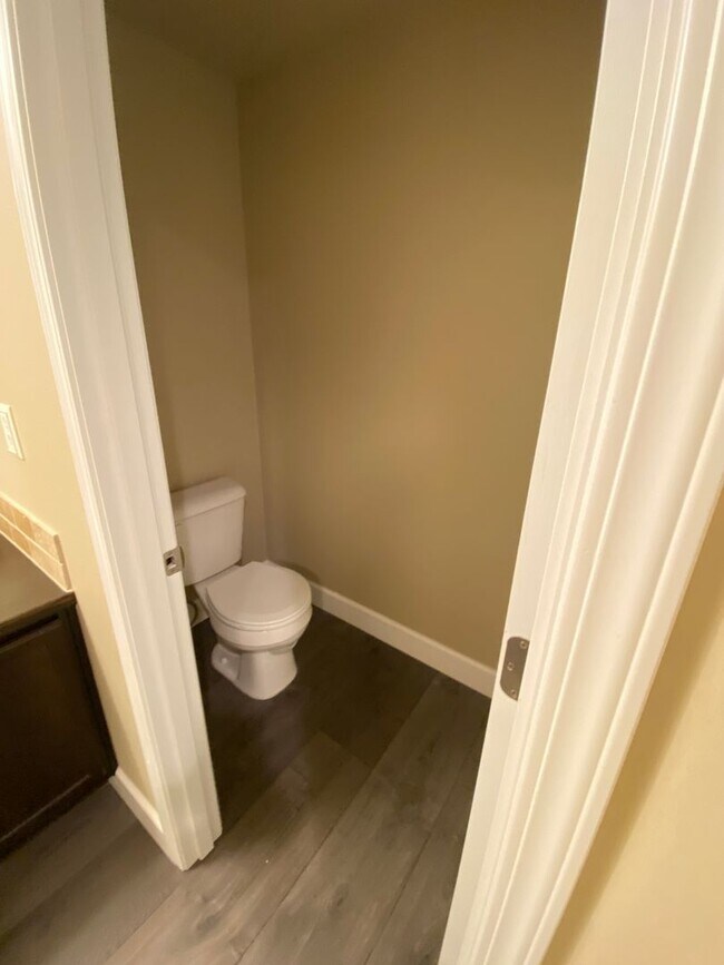Building Photo - Newer NE Home, Gas Heat & A/C, All Applian...