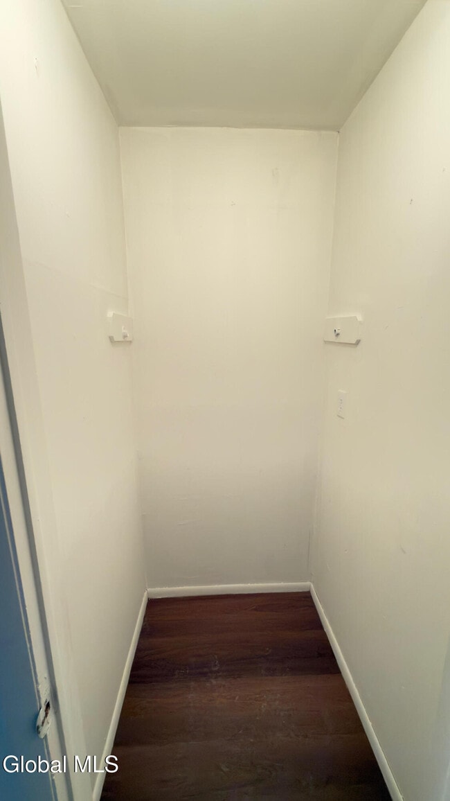 Building Photo - 3132 6th Ave