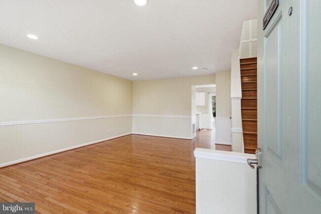 Building Photo - 344 Stable View Terrace NE